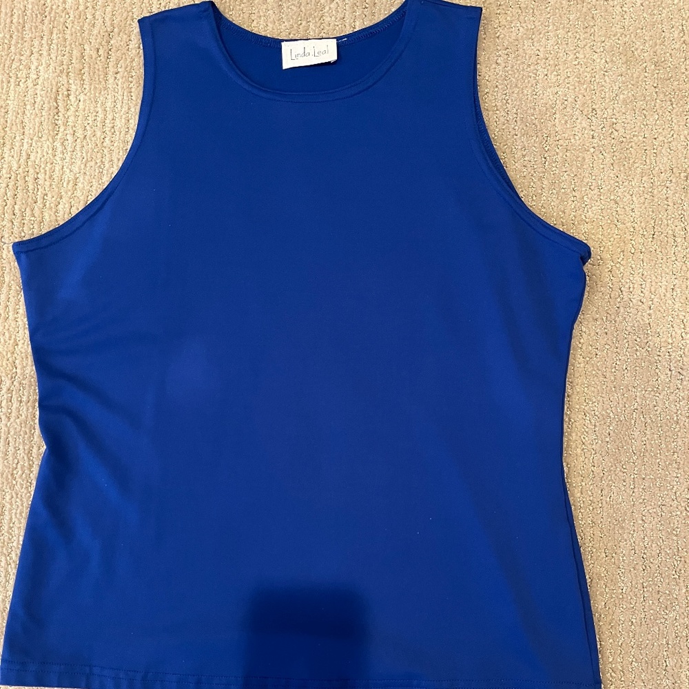 Tank/Sleeveless shell/base layer by Linda Leal